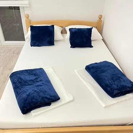 4 Apartment *